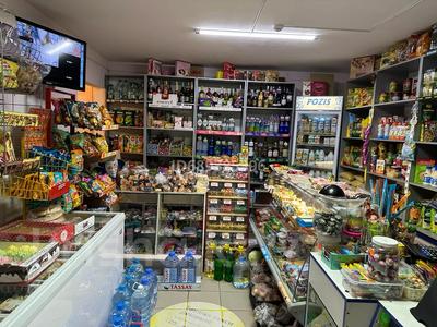Продажа коммерческой недвижимости в Западно-Казахстанской обл.: Магазины и бутики • 45 м² за 26 млн 〒 Магазины и бутики • 45 м² за 26 млн 〒 в Уральске, мкр Жана Орда
