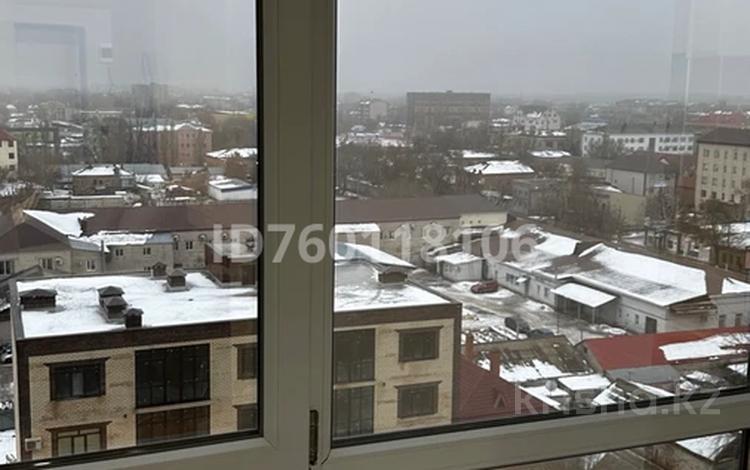 2-комнатная квартира · 70 м² · 10/10 этаж, Сарайшык 79 за 350 000 ₸ в Уральске — фото 2