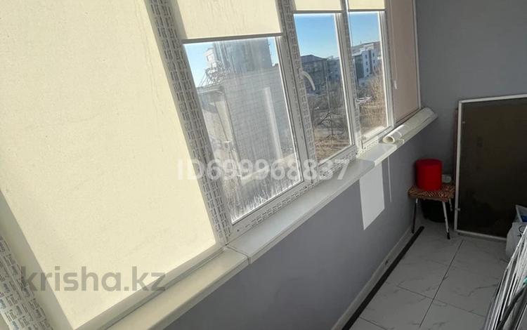 3-бөлмелі пәтер · 61.7 м² · 4/9 қабат, Центральный ш/а., Момышұлы — Возле 17 школы, бағасы: 26 млн ₸ в Атырау, мкр Центральный — фото 2