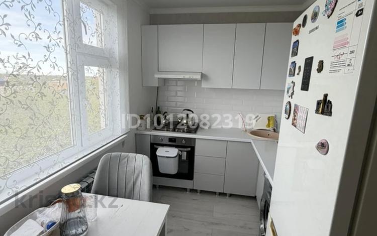 2-комнатная квартира · 50 м² · 6/9 этаж, 10 микрорайон 4 за 22 млн ₸ в Аксае — фото 2