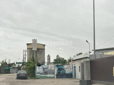 Өнеркәсіптік база 90 сотық, Ахметова 48, бағасы: 700 млн 〒 в Алматы, Турксибский р-н