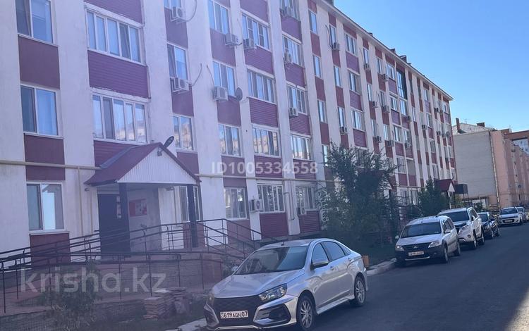 1-бөлмелі пәтер · 43 м² · 1/5 қабат, 10 микрорайон 22, бағасы: ~ 16.5 млн 〒 в Аксае — фото 2