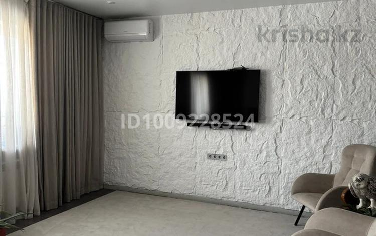 6-комнатная квартира · 220 м², Данеш Ракышева 14 — Райымбек Батыра Данеш Ракышева за 130 млн 〒 в  — фото 2