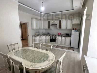 2-бөлмелі пәтер, 77 м², 4/5 қабат ай сайын, Абулхаир хана 66, бағасы: 300 000 〒 в Атырау