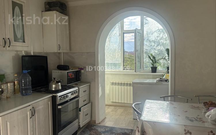 2-бөлмелі пәтер · 56 м² · 4/5 қабат, мкр 11 26, бағасы: 17.5 млн ₸ в Актобе — фото 2