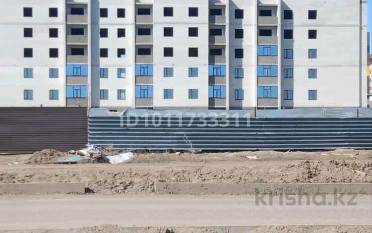 2-бөлмелі пәтер · 73 м² · 4/5 қабат, Мкр. Алтын орда 355, бағасы: 16.5 млн ₸ в Актобе — фото 2