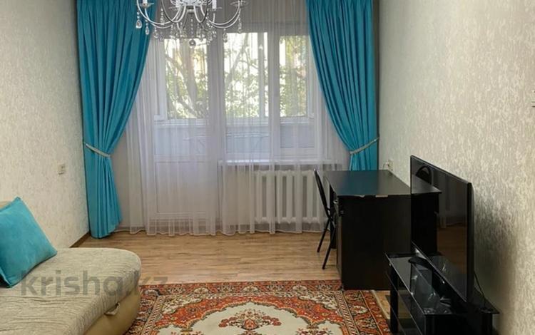 3-комнатная квартира, 60 м², 2/4 этаж помесячно, Ауезова 111/1