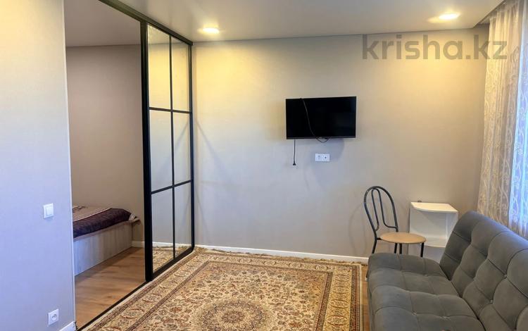 2-комнатная квартира · 38.1 м² · 5/9 этаж, мкр Юго-Восток, Республики за 19 млн ₸ в Караганде, Казыбек би р-н — фото 2