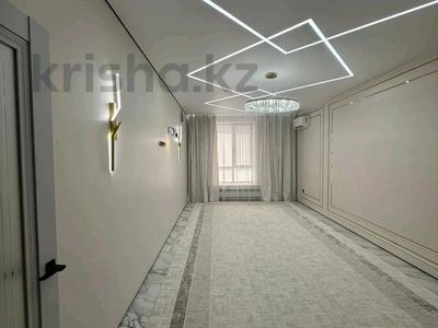 3-комнатная квартира · 100.4 м² · 9/10 этаж, самал 72/4 за 46 млн 〒 в Уральске