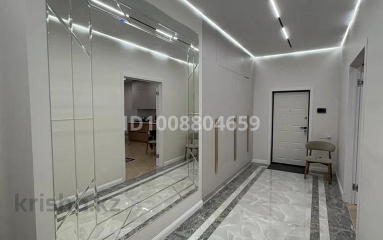 3-бөлмелі пәтер · 118.5 м² · 5/5 қабат, Нурсая-3 ш/а., Абулхайр-хана 56А — Центр Абая, бағасы: 68 млн ₸ в Атырау, мкр Нурсая-3 — фото 12