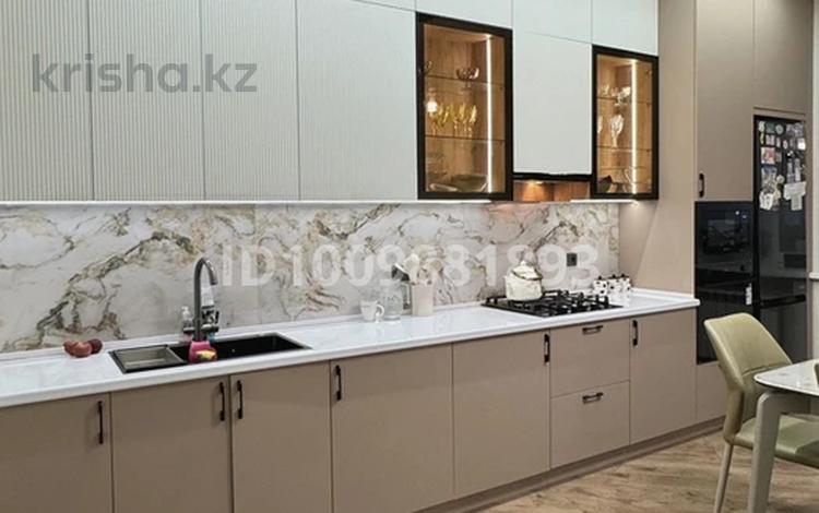 3-бөлмелі пәтер · 110 м² · 4/9 қабат, мкр. Алтын орда, улица Алия молдагулова 62/1, бағасы: 63.5 млн ₸ в Актобе — фото 2