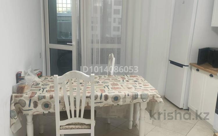 2 комнаты · 80 м², Кабанбай батыра 60 за 80 000 ₸ в Астане, Есильский р-н — фото 2