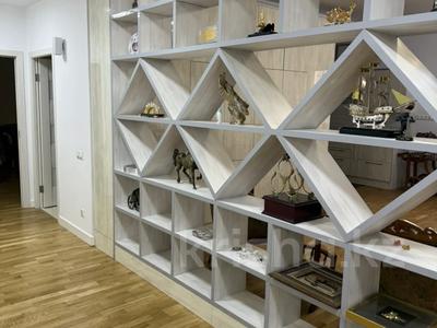 4-бөлмелі пәтер · 185 м² · 6/9 қабат, Тулебаева 171, бағасы: 415 млн ₸ в Алматы, Медеуский р-н