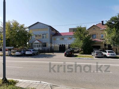 Свободное назначение, офисы, кабинеты и рабочие места, студии · 71 м² за 400 000 ₸ в Костанае