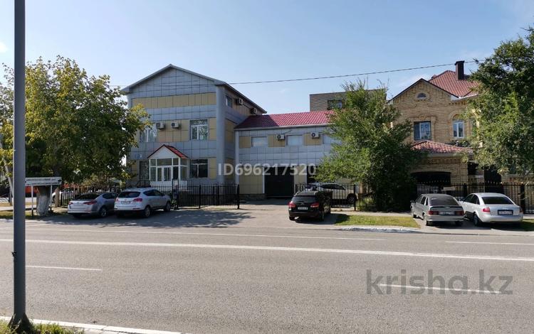 Свободное назначение, офисы, кабинеты и рабочие места, студии · 71 м² за 400 000 ₸ в Костанае — фото 2