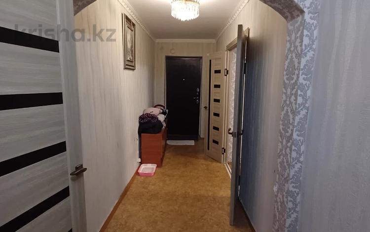 3-комнатная квартира · 62 м² · 2/9 этаж, мкр Юго-Восток, Гапеева 5 за 19 млн ₸ в Караганде, Казыбек би р-н — фото 2