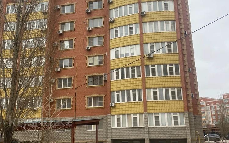 3-комнатная квартира · 102.6 м² · 8/8 этаж, проспект Санкибай Батыра 72к к1 за 29 млн 〒 в Актобе — фото 2