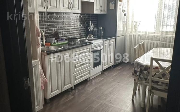 4-комнатная квартира, 89.2 м², 4/9 этаж, Камзина 58/2 — Магазин колос