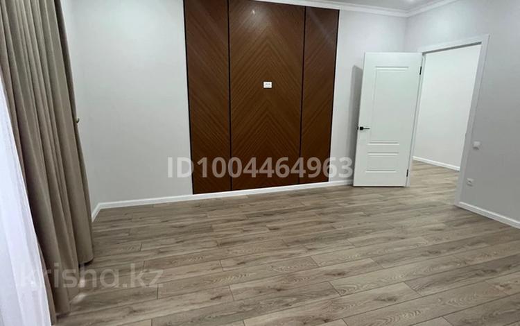 3-бөлмелі пәтер · 80 м² · 2/9 қабат, 137-учетный квартал 343, бағасы: 40 млн ₸ в Караганде, Казыбек би р-н — фото 2