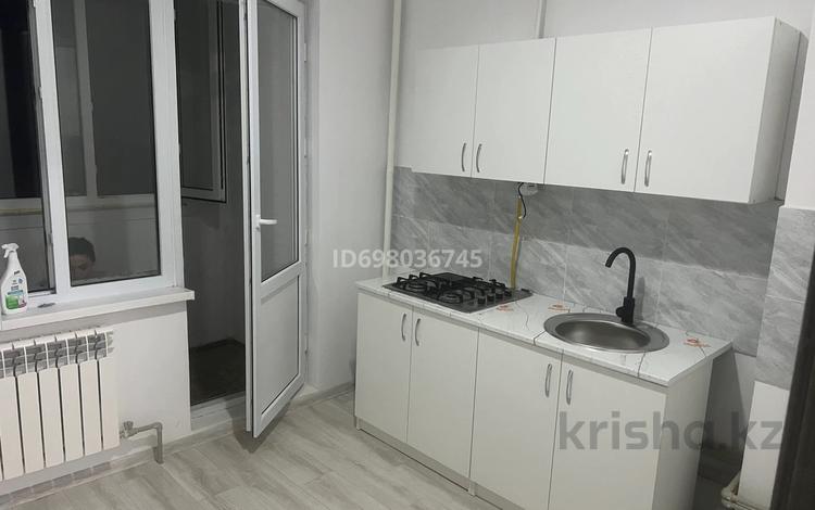 1-комнатная квартира, 40 м², 2/5 этаж помесячно, Турысова 20/1 — Рынок Аксай