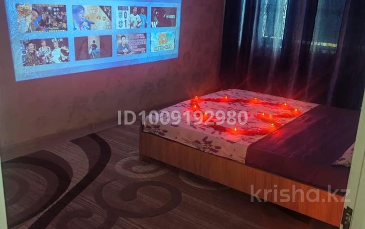 1-бөлмелі пәтер · 43 м² · 1/10 қабат, мкр 12 43а — Возле Life Style, бағасы: 10 000 ₸ в Актобе — фото 2