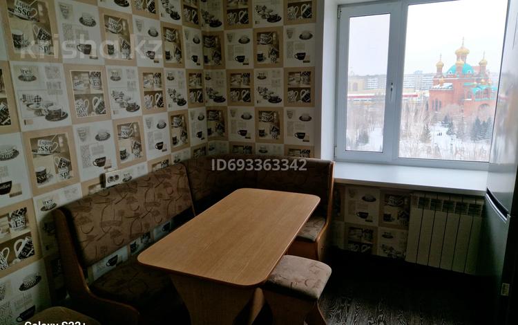 1-комнатная квартира, 40 м², 9/9 этаж помесячно, Торайгырова 6 за 90 000 〒 в Павлодаре — фото 2
