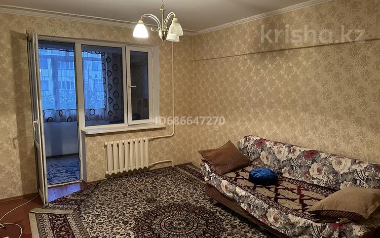 3-комнатная квартира, 90 м², 3/5 этаж помесячно, Мкр. Астана 7 за 140 000 〒 в Таразе — фото 2