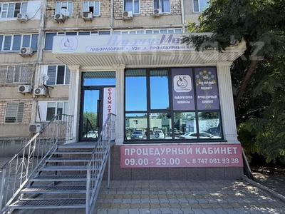 Еркін, дүкендер мен бутиктер, сұлулық салондары, медорталықтар мен дәріханалар, білім орталықтары, ойын-сауық · 111.8 м², бағасы: 35 млн ₸ в Актау, 8-й мкр