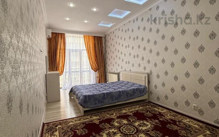 3-комнатная квартира · 135 м² · 10/14 этаж, 17-й мкр, 17 мкрн 7 за 300 000 ₸ в Актау — фото 2