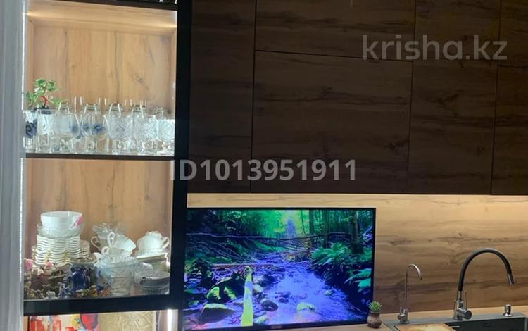 2-бөлмелі пәтер · 72 м² · 8/9 қабат, Кулманова 152, бағасы: 33 млн ₸ в Атырау — фото 9