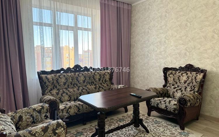 2-бөлмелі пәтер, 90 м², 7/10 қабат тәулігіне, мкр. Алтын орда, Санкибай батыра 40в, бағасы: 16 000 〒 в Актобе, мкр. Алтын орда — фото 2