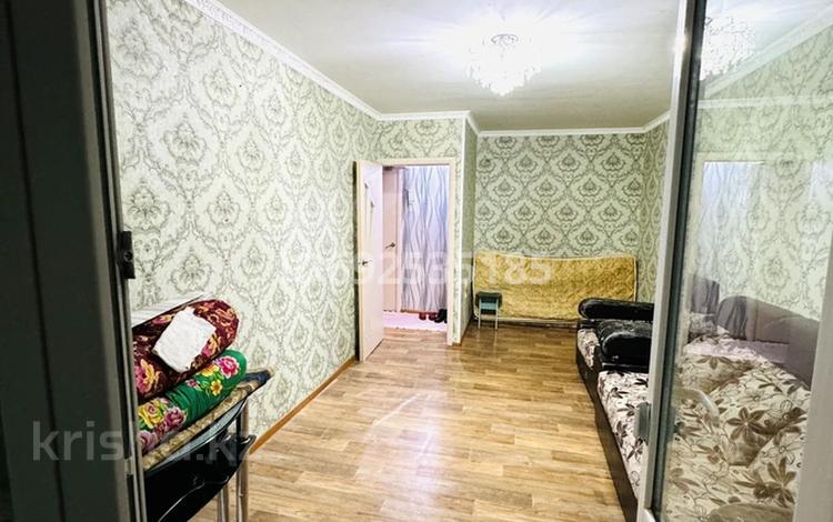 1-бөлмелі пәтер, 50 м², 3/5 қабат, 5мкр 4 — Односторонка , Аль-Фараби, бағасы: 8.5 млн 〒 в Таразе — фото 2