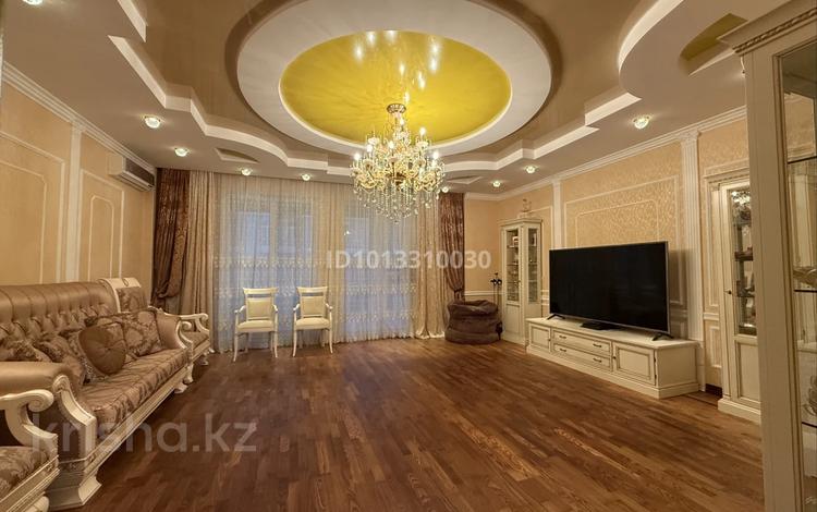 5-комнатная квартира · 210 м² · 9/10 этаж, Сарайшык 38 за 160 млн ₸ в Астане, Есильский р-н — фото 2