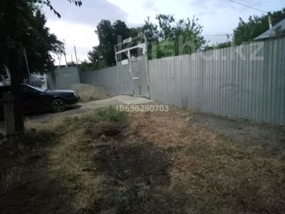 Отдельный дом · 4 комнаты · 80 м² · 10 сот., Талдықорған 1 — Возле дороги угловая удобная под бизнес за 14 млн 〒 в Таразе