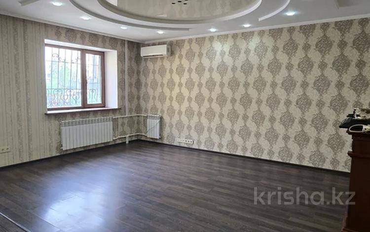 3-комнатная квартира · 100 м² · 1/5 этаж, Абулхаир хана за 43 млн ₸ в Уральске — фото 2