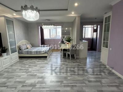 2-бөлмелі пәтер · 81 м² · 14/21 қабат, Кабанбай батыра 29, бағасы: 43.9 млн ₸ в Астане, Нура р-н