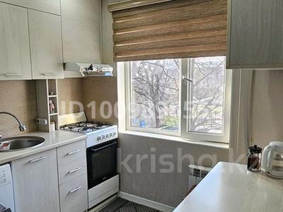 3-бөлмелі пәтер · 58 м² · 3/5 қабат, 11-й микрорайон, 11-й микрорайон 188 — Уалиханова, бағасы: 25 млн ₸ в Шымкенте, Енбекшинский р-н