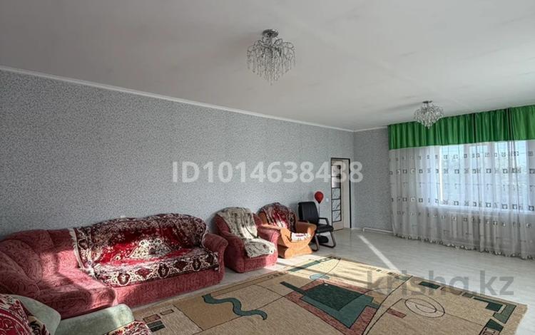 Отдельный дом · 7 комнат · 390 м² · 10 сот., Момышулы 10 — Возле школы за 45 млн ₸ в Талапкер  — фото 2