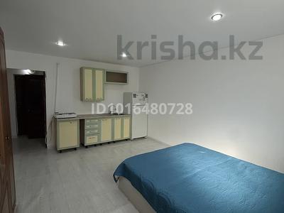 1-комнатная квартира · 30 м² · 1/2 этаж, мкр Акжайык, Нуржанова 23-2 за 80 000 ₸ в Атырау
