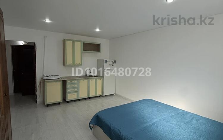 1-комнатная квартира · 30 м² · 1/2 этаж, мкр Акжайык, Нуржанова 23-2 за 80 000 ₸ в Атырау — фото 2