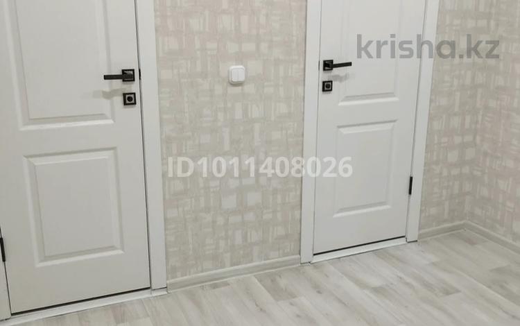 2-комнатная квартира · 53 м² · 2/5 этаж, мкр Северо-Восток 28 за 140 000 〒 в Уральске — фото 2