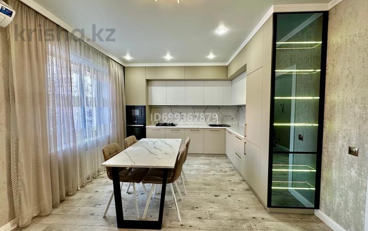 3-комнатная квартира · 90 м² · 3 этаж, Тауелсиздик 166 за 345 000 ₸ в Костанае — фото 4