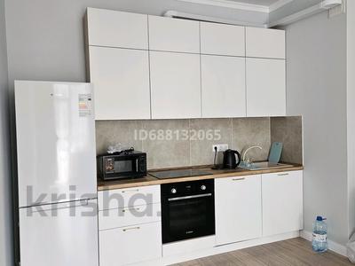 2-комнатная квартира, 45 м², 10/16 этаж помесячно, Туран 43/3 за 250 000 〒 в Астане