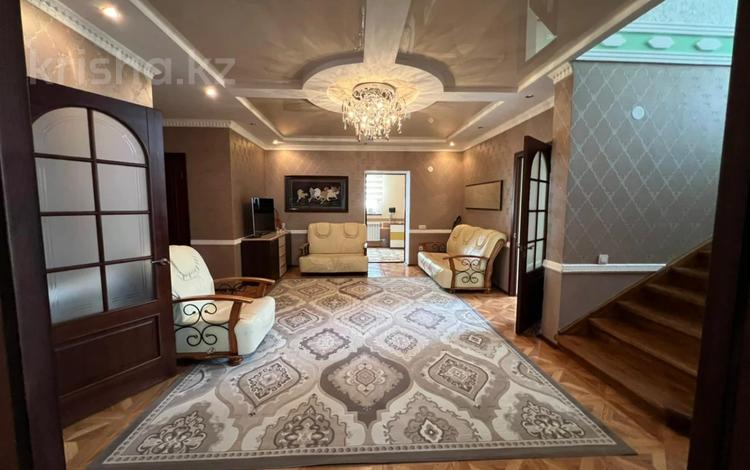 Отдельный дом · 8 комнат · 270 м², мкр Коктем, Отеп Карымбаев — Микрорайон Коктем за 800 000 〒 в Атырау — фото 5