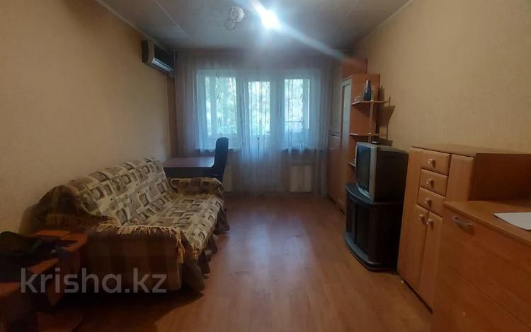 2-бөлмелі пәтер, 45 м², 2/4 қабат ай сайын, мкр №2, бағасы: 260 000 〒 в Алматы, Ауэзовский р-н — фото 2