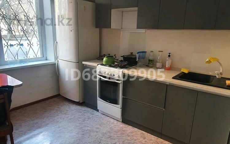 2-бөлмелі пәтер · 53 м² · 1/5 қабат, мкр Юго-Восток — 5 поликлиника, бағасы: 160 000 ₸ в Караганде, Казыбек би р-н — фото 2