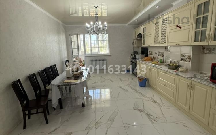 3-бөлмелі пәтер · 167 м² · 2/5 қабат, Бокенбай - Батыра 153/6 — Аэропорт, бағасы: 48.5 млн ₸ в Актобе, квартал Авиатор-2 — фото 2