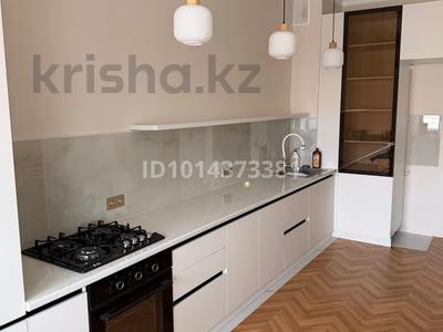 2-бөлмелі пәтер · 80.2 м² · 3/5 қабат, Нұрсая ш/а., Абулхайр-хана 56/6, бағасы: 45 млн ₸ в Атырау, мкр Нурсая