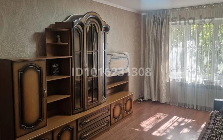 2-комнатная квартира · 52 м² · 1/5 этаж, мкр Аксай-5 за 300 000 ₸ в Алматы, Ауэзовский р-н — фото 2