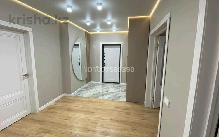 3-бөлмелі пәтер · 110 м² · 5/6 қабат, мкр Астана 44, бағасы: 46 млн ₸ в Уральске — фото 2